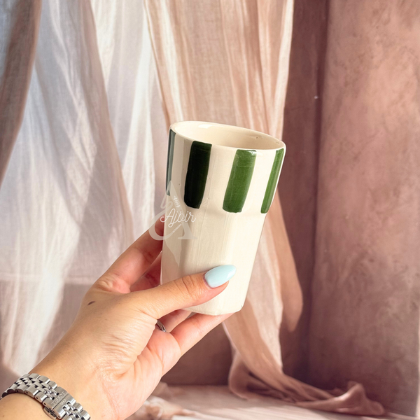 Verre beldi artisanal à l'argile blanche rayé
