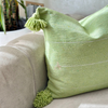 Housse de coussin artisanale à pompons 45cmx50cm vert clair