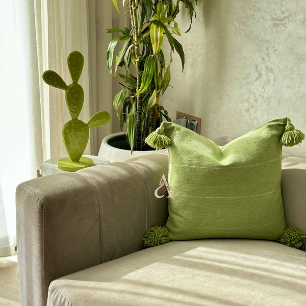 Housse de coussin artisanale à pompons 45cmx50cm vert clair