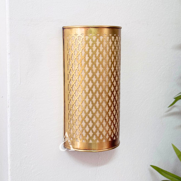 Applique murale Khmissa en laiton doré