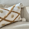 Housse de Coussin artisanale à pompons blanc à losanges et pois beige