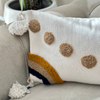 Housse de Coussin artisanale à pompons blanc à pois noir, moutarde et beige 50cmx40cm