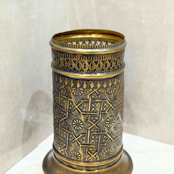 Corbeille traditionnelle en laiton doré vieilli