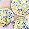 Set de 3 Assiettes Artisanales Marbrées Jaune et Bleue