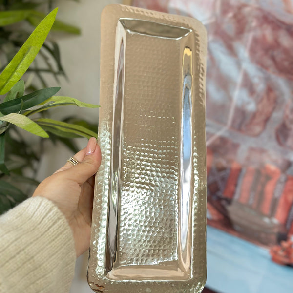 Plateau martelé rectangulaire argenté
