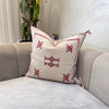 Housse de coussin artisanale Sabra (soie de cactus) crème et rouge