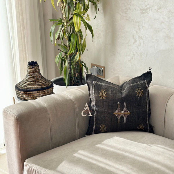 Housse de coussin artisanale Sabra (soie de cactus) noir