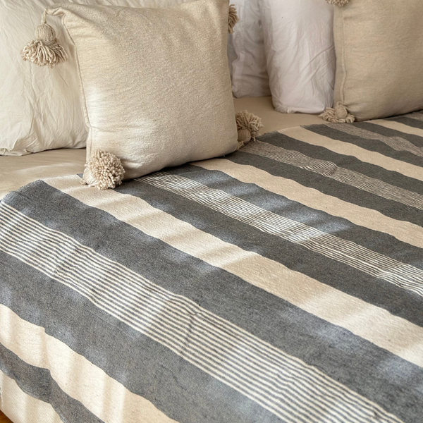 Plaid artisanal imprimé à pompon Bleu jean et crème 2,80m x 2,00m