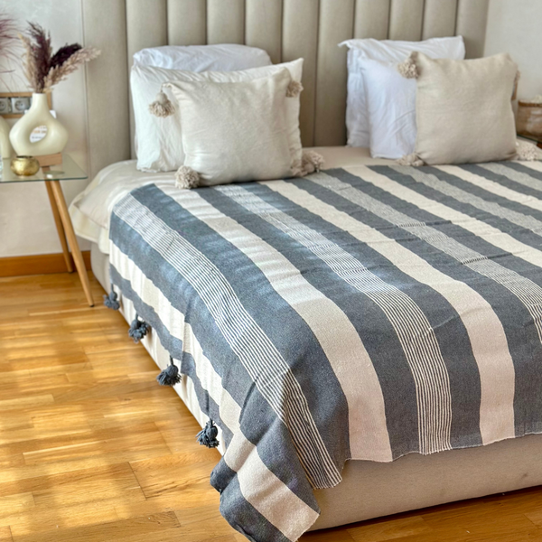 Plaid artisanal imprimé à pompon Bleu jean et crème 2,80m x 2,00m