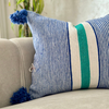 Housse de Coussin artisanale à pompons blanc à rayures bleu et vert