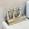 Set de 3 bouteilles en verre avec support en laiton argenté salle de bain