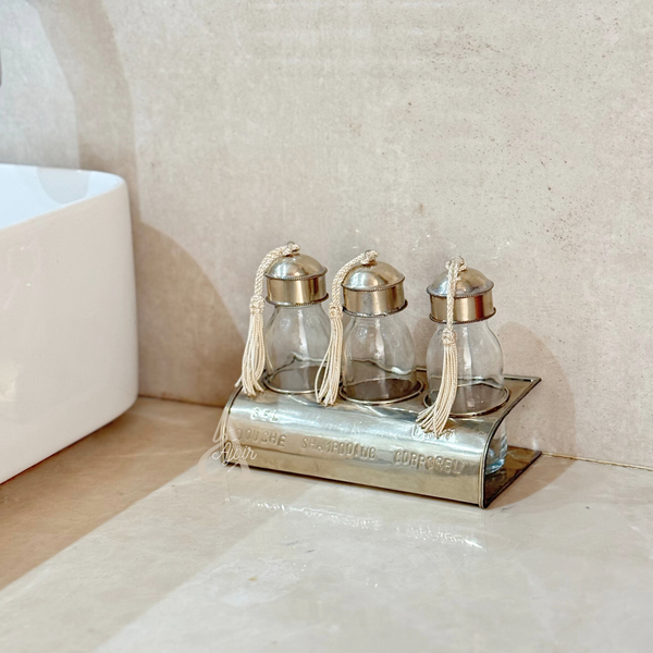 Set de 3 bouteilles en verre avec support en laiton argenté salle de bain