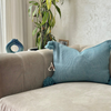 Housse de Coussin artisanale à pompons turquoise 50cmx40cm