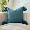 Housse de Coussin artisanale à pompons 45cmx45cm Bleu pétrole