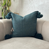 Housse de Coussin artisanale à pompons 45cmx45cm Bleu pétrole