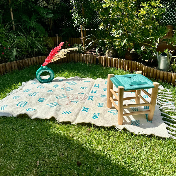 Tabouret en bois et Kittane bleu turquoise - Ajbir