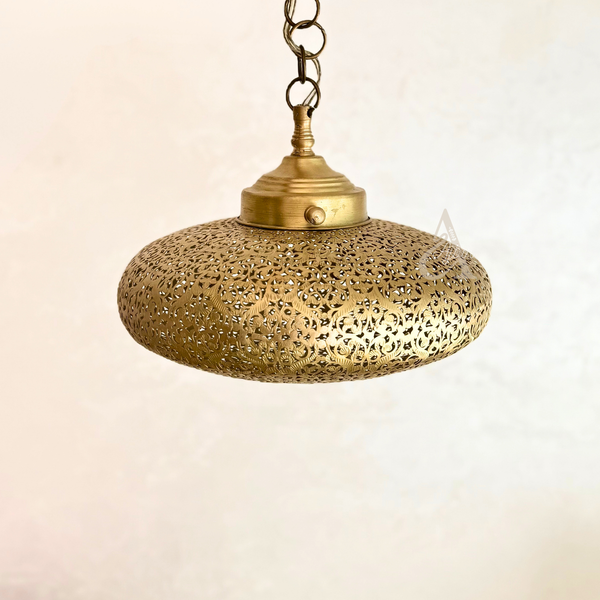 Suspension traditionnelle artisanale - plafonnier en laiton doré Tbigua petit modèle