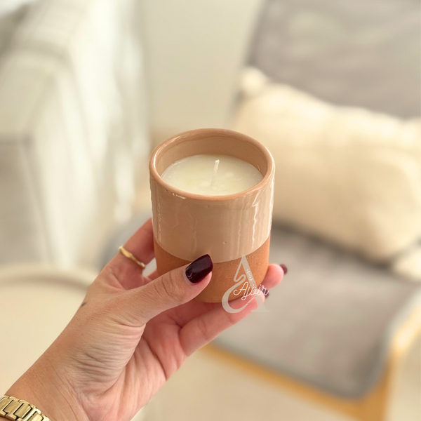 Bougie Tazwit artisanale parfumée en terre cuite beige