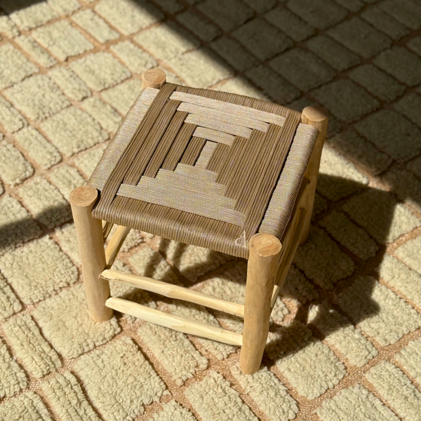 Tabouret artisanal Tazrouten bois et kittane crème