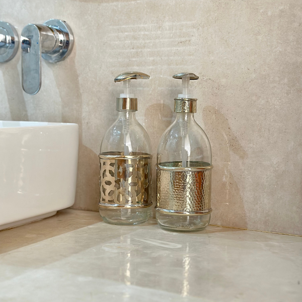 Distributeur de savon en verre et laiton argenté martelé grand (500ml)