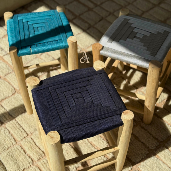 Tabouret artisanal Tazrouten bois et Kittane bleu