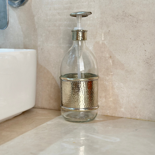 Distributeur de savon en verre et laiton argenté martelé grand (500ml)