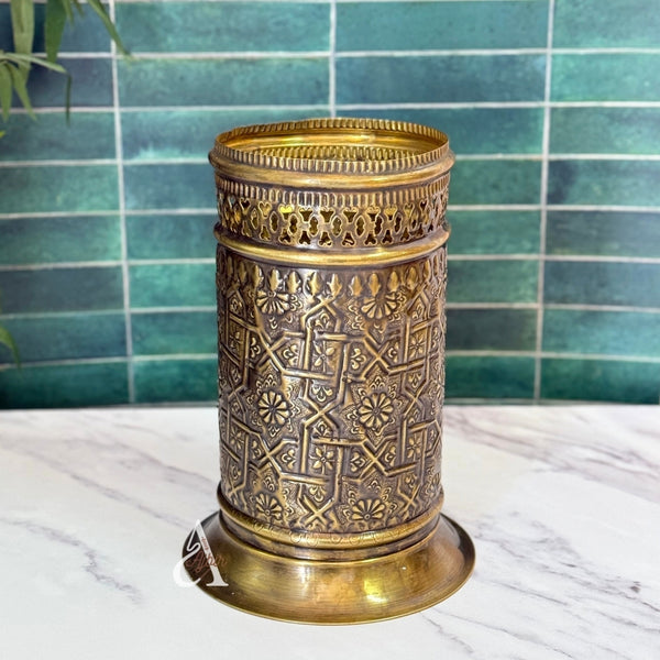 Corbeille traditionnelle en laiton doré vieilli