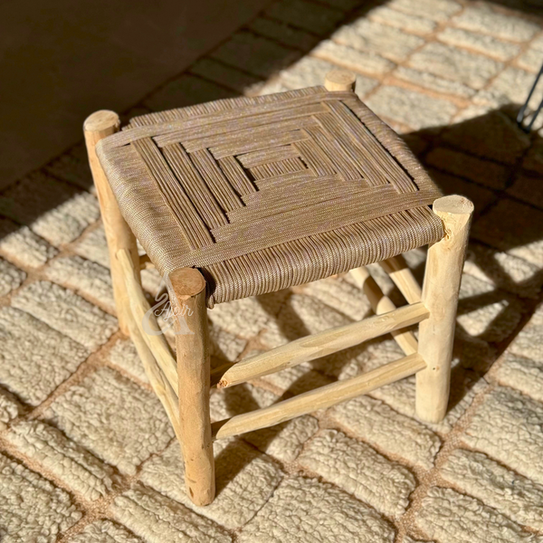 Tabouret artisanal Tazrouten bois et kittane crème