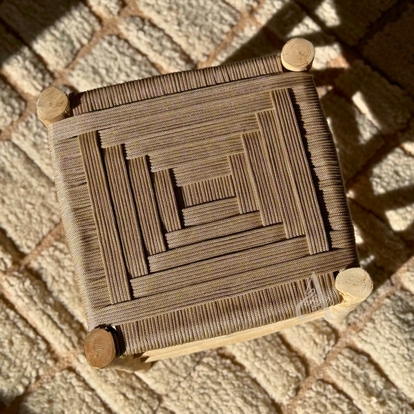 Tabouret artisanal Tazrouten bois et kittane crème