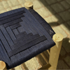 Tabouret artisanal Tazrouten bois et Kittane bleu