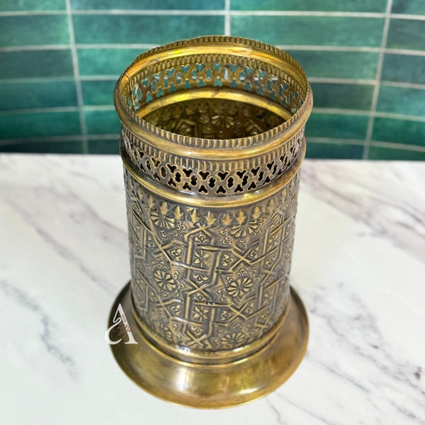 Corbeille traditionnelle en laiton doré vieilli