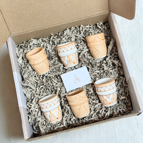 Coffret cadeau 6 tasses artisanales – Collection beige & blanc