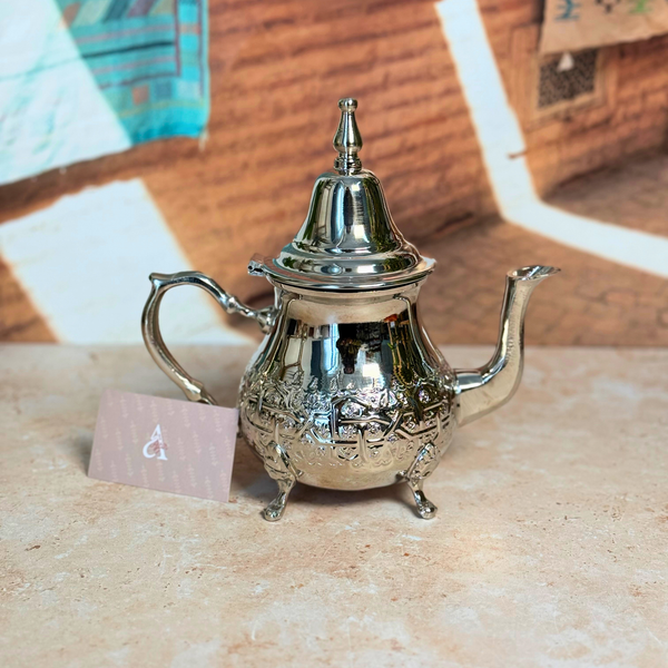 Théière artisanale gravée à pieds 800ml