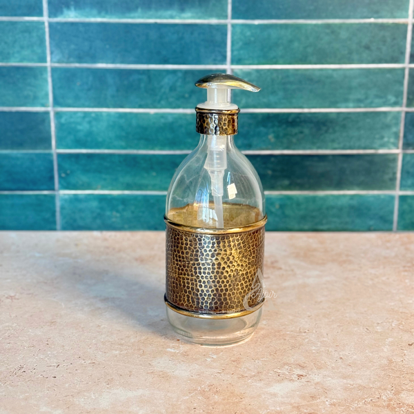 Distributeur de savon en verre et laiton doré martelé grand