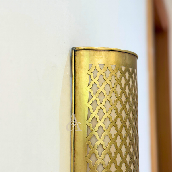 Applique murale Khmissa en laiton doré