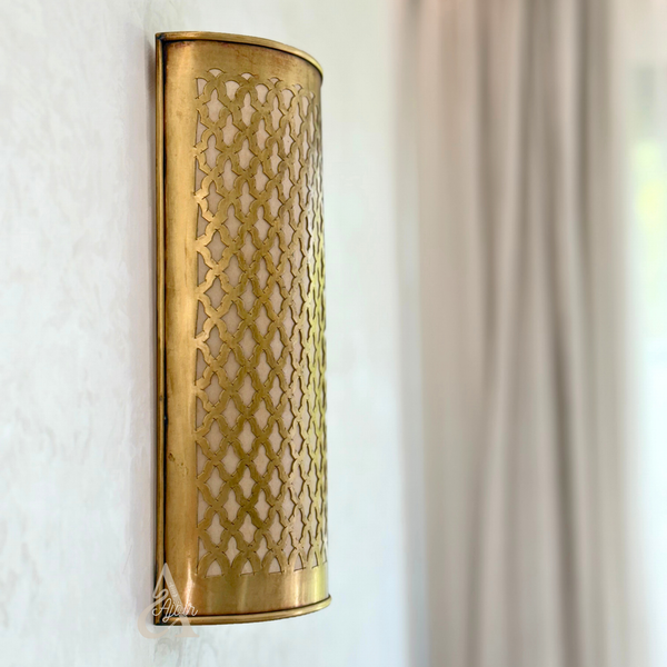 Applique murale Khmissa en laiton doré