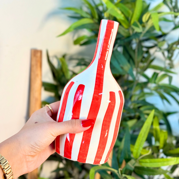 Vase artisanal bouteille creux rayé