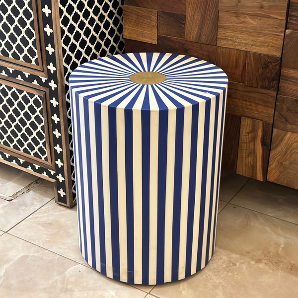 Table basse en résine bleu, blanc et dorée