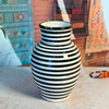 Vase artisanal bombé Kasbah noir rayé
