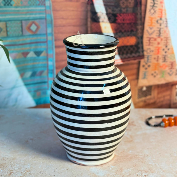 Vase artisanal bombé Kasbah noir rayé