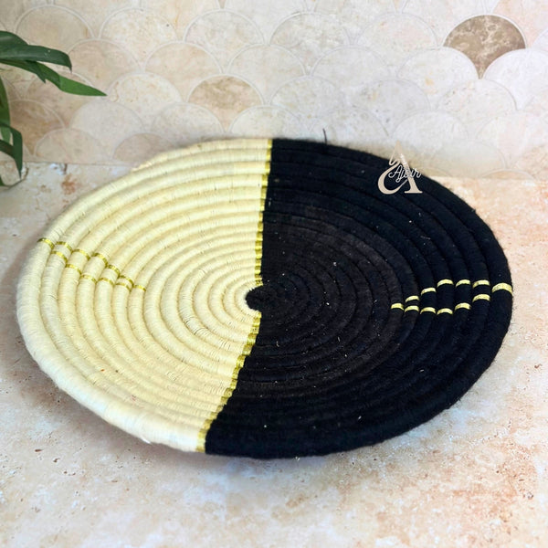 Plateau artisanal Talount Titrit à moitié noir et beige 45cm