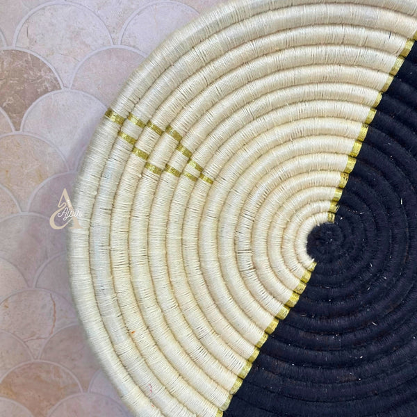 Plateau artisanal Talount Titrit à moitié noir et beige 45cm