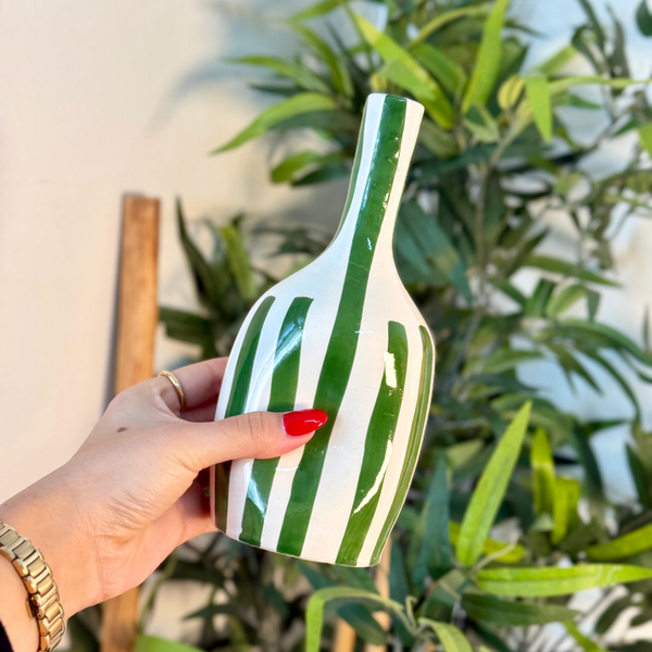 Vase artisanal bouteille creux rayé