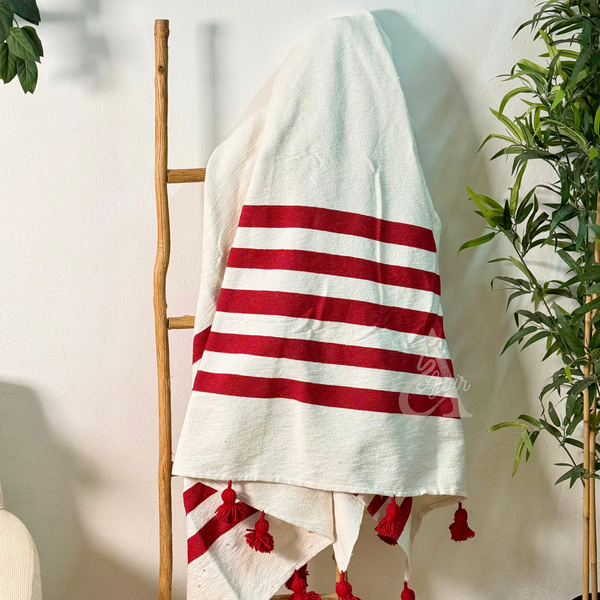 Plaid artisanal à pompons rayé blanc et rouge 2,80m x 2,00m