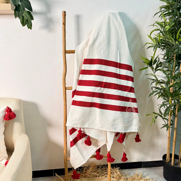 Plaid artisanal à pompons rayé blanc et rouge 2,80m x 2,00m