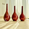 Vase bouteille bombé artisanal bordeaux