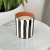Bougie artisanale rayée noir en terre cuite parfum Fleur d'oranger