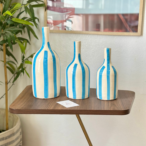 Vase bouteille bleu ciel rayé