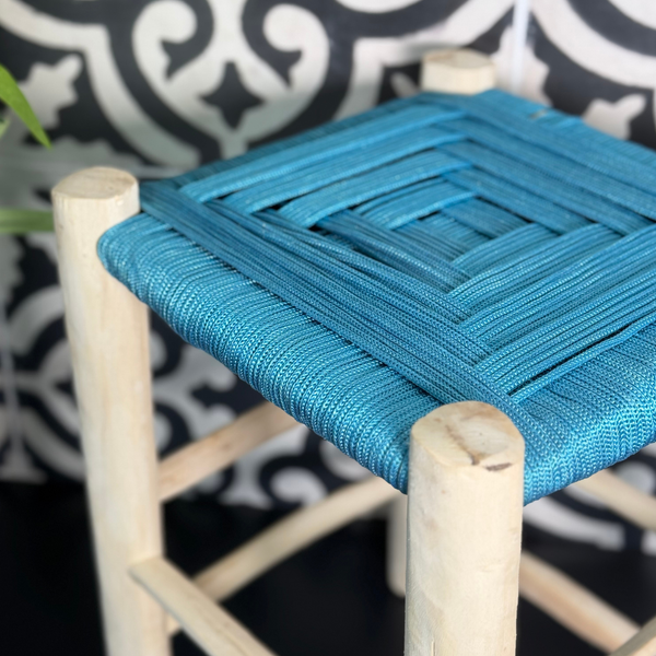 Tabouret artisanal Tazrout bleu canard en bois et Kittane tressé