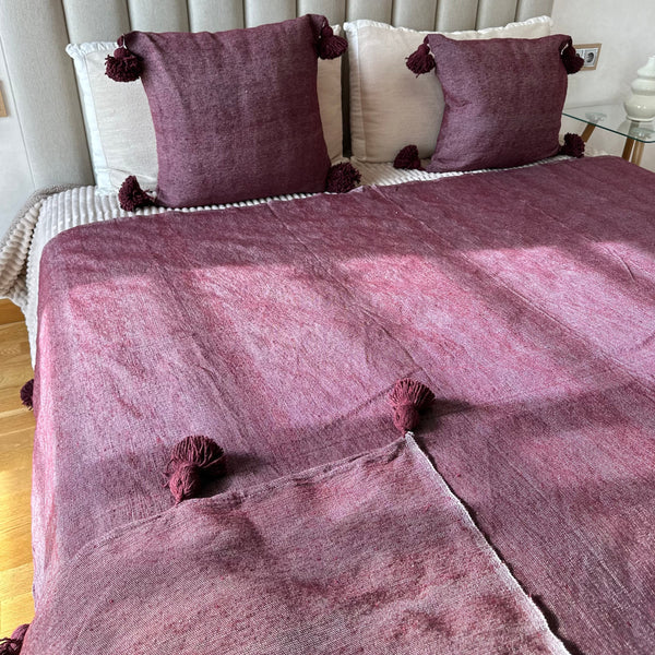Plaid artisanal uni à pompon aubergine 2,80m x 2,00m